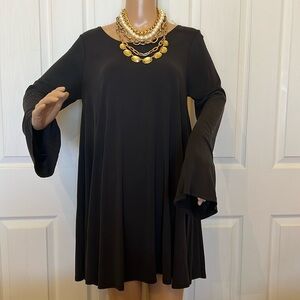 NWOT Tres Bien black boat neck bell sleeved flowy dress/tunic sz M/L